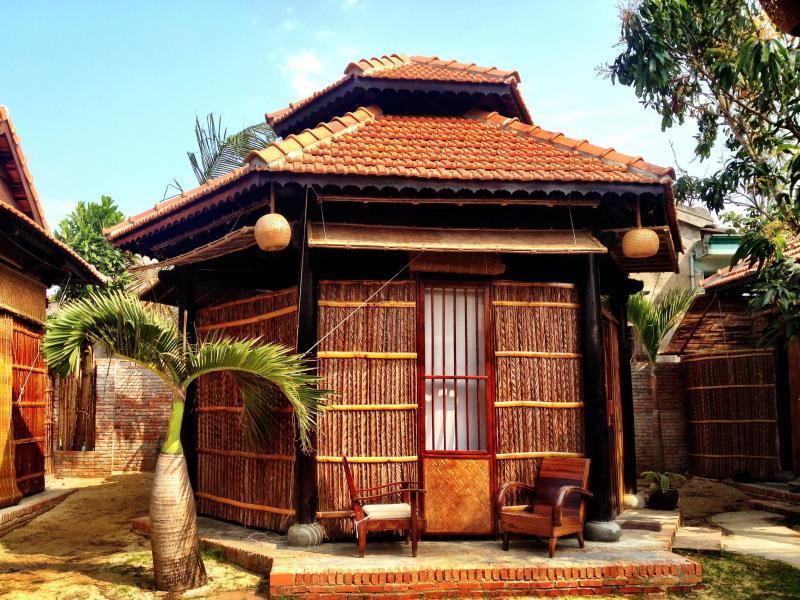 Hotel Under The Coconut Tree Hoi An Esterno foto
