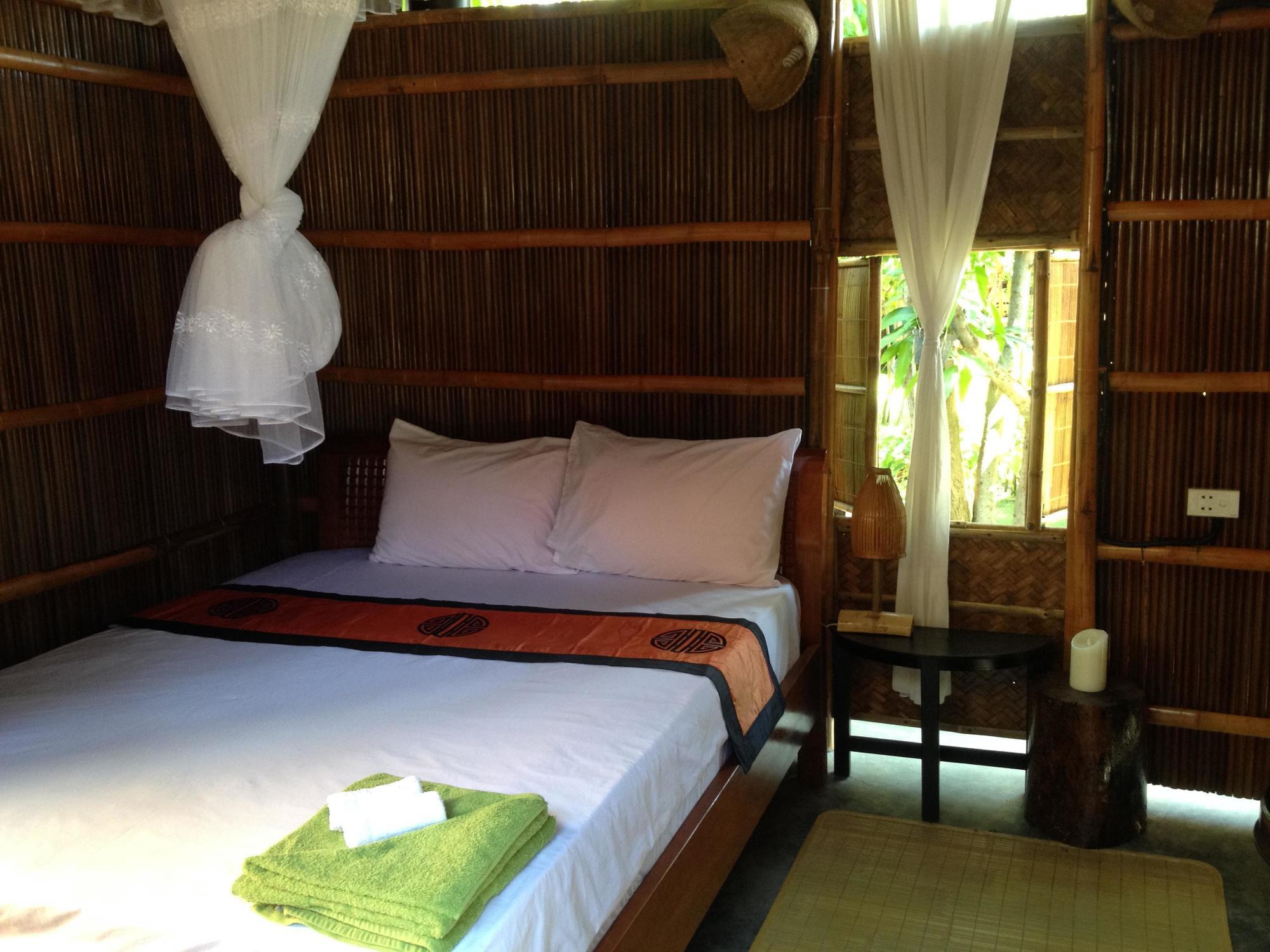 Hotel Under The Coconut Tree Hoi An Esterno foto