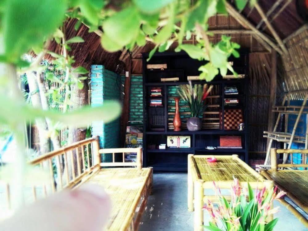 Hotel Under The Coconut Tree Hoi An Esterno foto